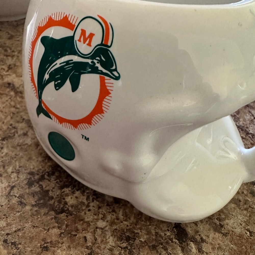 Vintage 1986 Miami Dolphins Football Helmet Mug w/2 Miami Dolphin drink glasses - Picture 3 of 6
